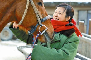 郝蕾在该剧中的形象非常接地气.