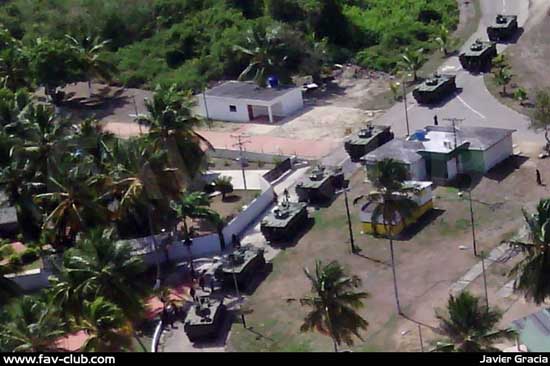 委内瑞拉举行军演 中国制VN-1战车排成一溜(图