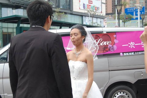 跳江、臥馬路、扮丑…證實愛真就這么難?