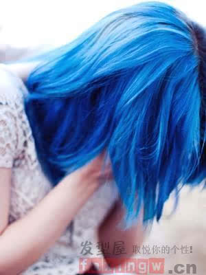 另类女人味蓝色发型,不一样的妖媚染发色凸显清新时尚