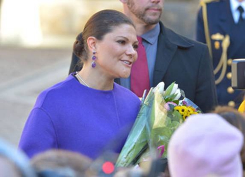 瑞典小公主埃斯特拉紫装出席妈妈命名日(组图) - 2015年最新滚动新闻,瑞典移民的真实生活,三个瑞典美女在上巴伐利亚,瑞典埃斯特拉公主