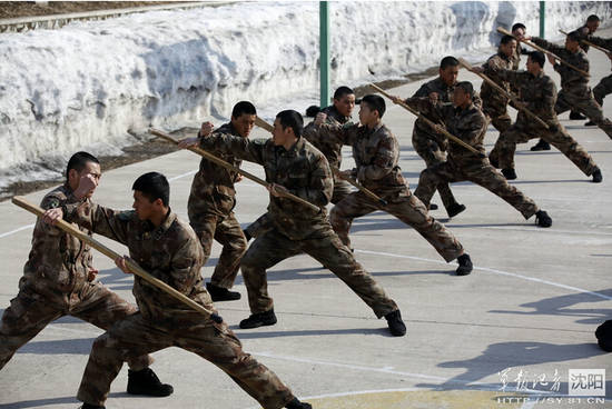 原文配图:边防侦察兵实战训练.