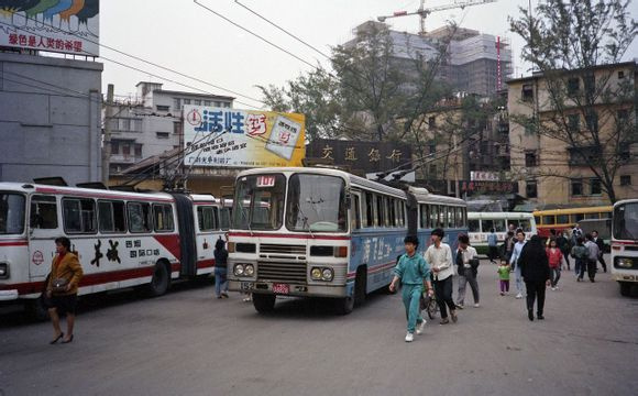 九十年代的广州街头 典的双层巴士&车身广告
