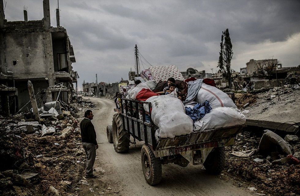 叙利亚边境小城战火后沦为废墟 居民重建家园