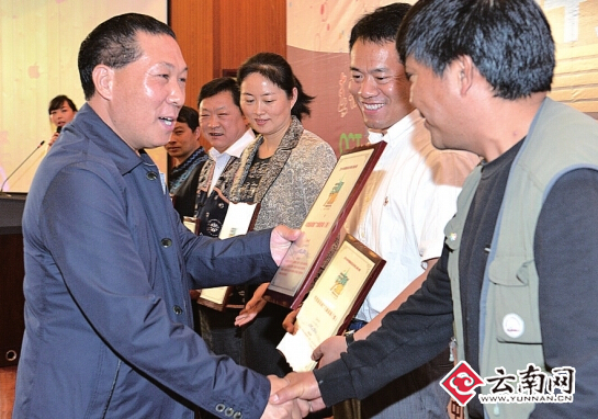 云南省旅游发展委员会党组成员,纪检组长陈祯龙给2014年度最具推广力