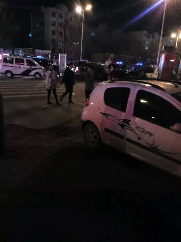 濮阳市谢东北门发生一起凶杀案,一女子被割喉