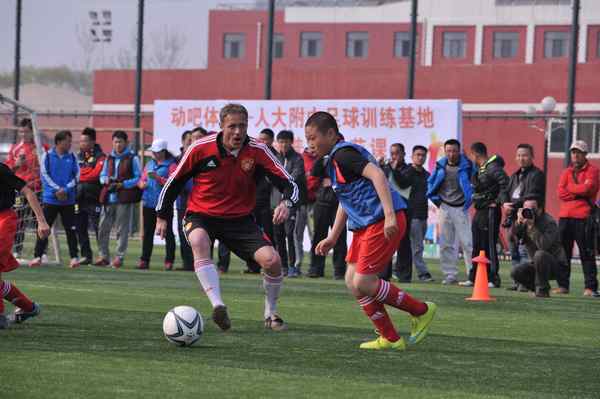 荷兰足球培训体系将引入中国 里克林克亲授技艺