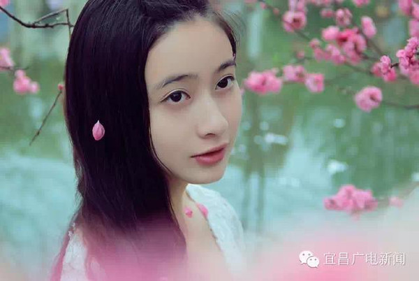 三峡大学29日举办桃花节,还记得去年的桃花姑娘吗