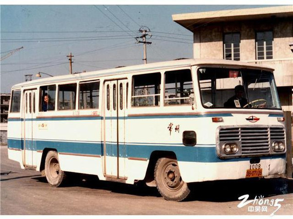 (图26-1)上世纪70年代常州公交车