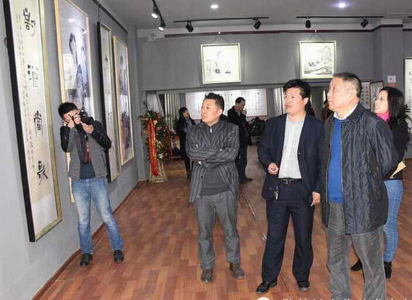 马国强主席参观春印丹青——许战国,庄叶欣书画作品联展