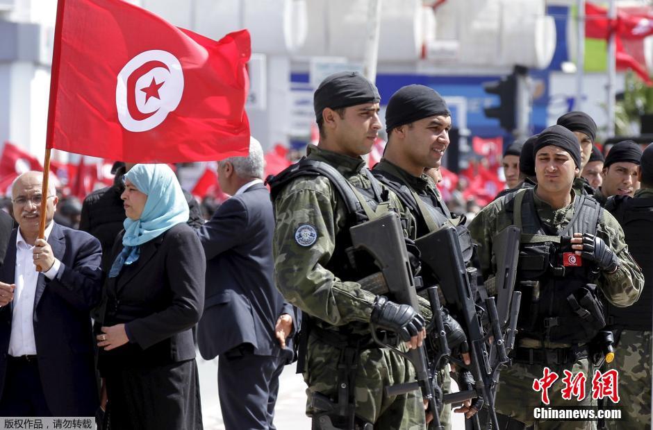 突尼斯首都数千民众进行反恐游行 多国政要出
