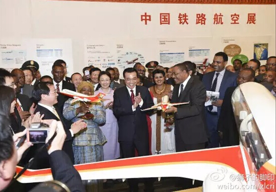 2014年5月5日上午，中国铁路航空展在非盟会议中心举行，李克强总理、埃塞总理海尔马里亚姆、非盟主席祖马等共同参观。