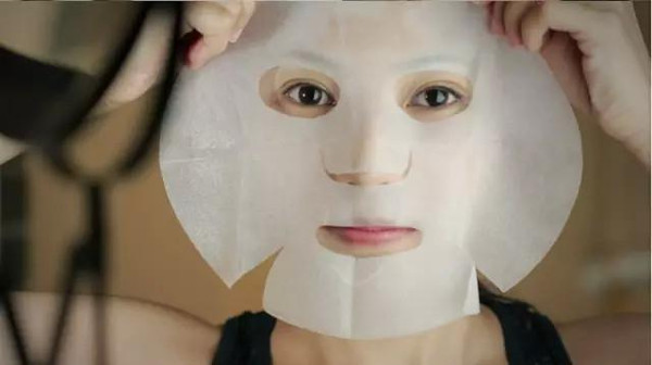 敷完面膜到底要不要洗脸 你的面膜贴对了么?