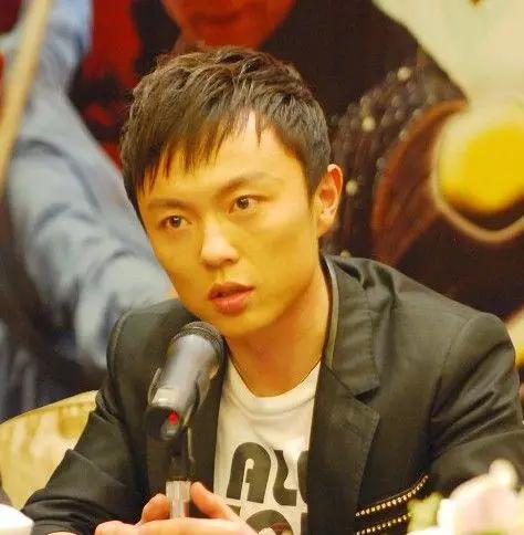 谢苗 谢苗 9岁时,在一部红遍大江南北的影片《新少林五祖》中崭露头