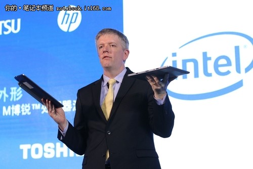 成长于网络时代的年轻一代逐渐成为企业和社会的中坚力量。英特尔的理念正迎合了年轻一代员工的需求,并最大程度激发年轻员工的想象力和创造力。新的第五代智能英特尔酷睿博锐处理器家族的三个特性使得更好的工作方式成为可能,并为用户和企业提供更好的办公体验:PC创新设计、无线显示以及无线扩展坞。