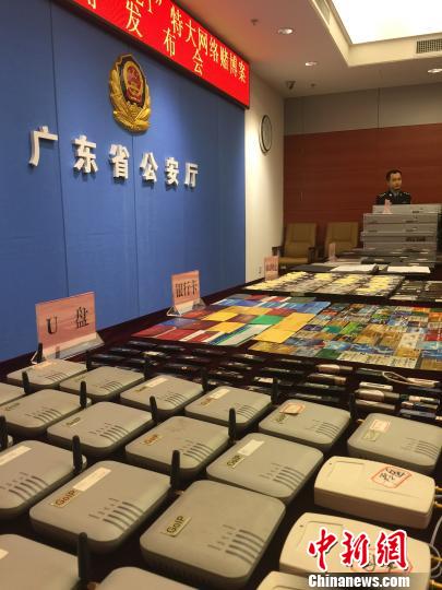 广东省公安厅展示缴获的赌博工具 索有为 摄