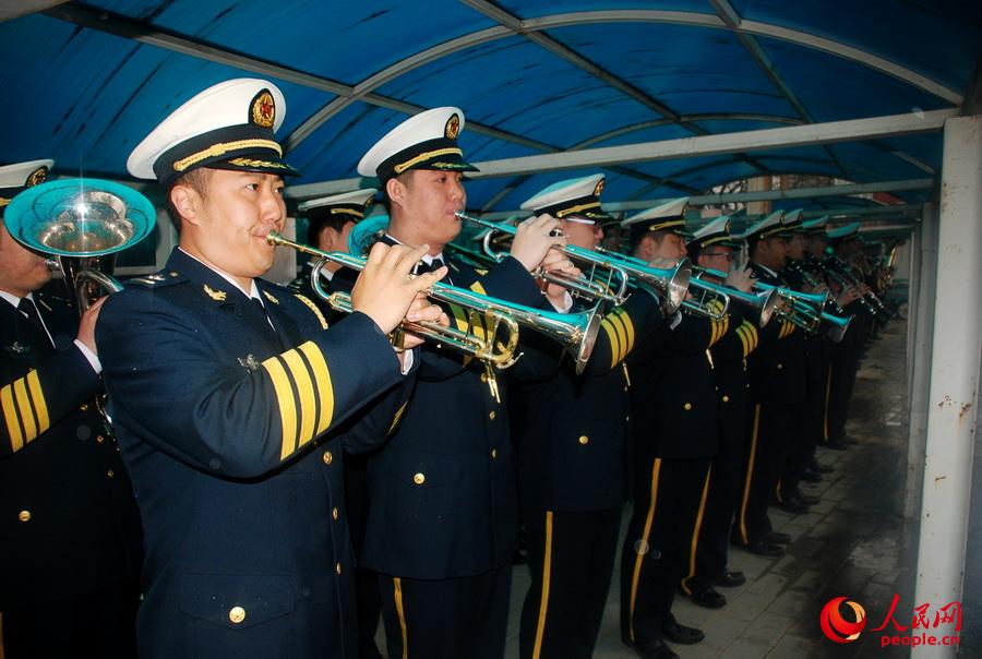 海军军乐团现场奏乐