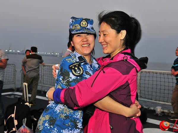 中国战舰撤侨为何载外国人:我海军反应更迅速