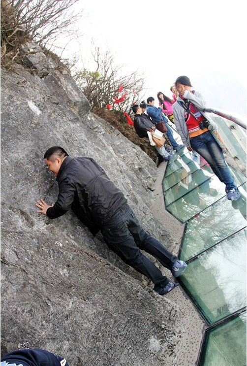 《太常引·走玻璃隧道》庄灿煌