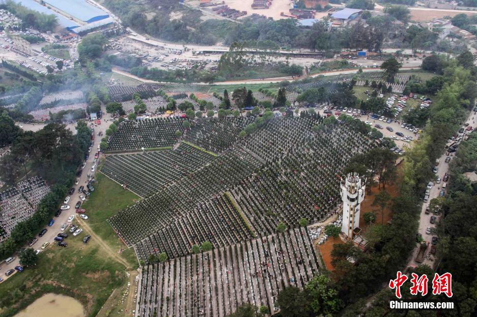 广西南宁直升机巡逻航拍 多处道路拥堵成停车场(组图)