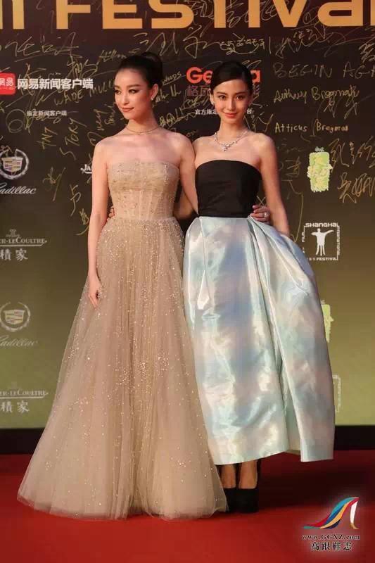 先是两个好闺蜜一起的合照↓↓↓ ▲ angelababy,倪妮,陈妍希和