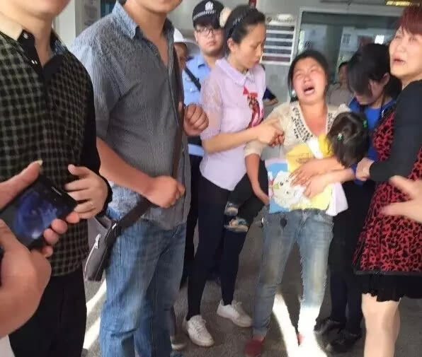 广安3岁女童被闷死在幼儿园园长私家车内视频著名诗歌图片