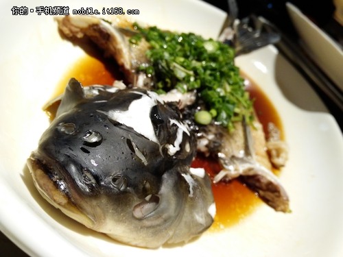 另外在着这个特别的节日里,父母在家里张罗美食的过程也是相当值得留恋的一时刻,因此回到家里之后别光顾着埋头抢红包等吃东西,还要记得把这珍贵的一刻留下来<b