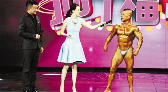 肌肉爷爷登上央视舞台
