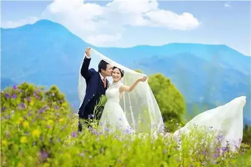 新安江婚纱照_...对新人在黄山市新安江公园拍摄婚纱照.--- 图片浏览