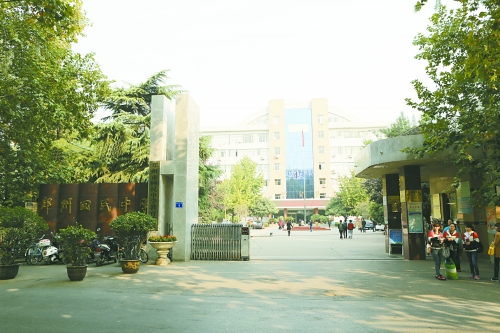 分别是河南省实验中学和郑州市回民中学。届