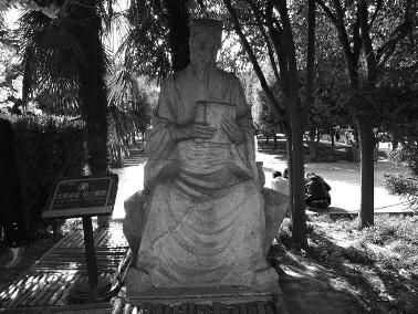 华商报讯(记者 杨皓)在铜川提起药天孙思邈堪称是无人不知、无人不晓。然而若是把“药王”和“大毒枭”之间画上等号,那末铜川市民确定就不容许了。“药天孙思邈是咱们铜川的名人,传到外洋去,咱们铜川可丢不起此人。”