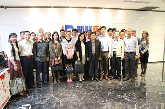 广州市典当行业协会第一届理事会第八次会议出席成员合影