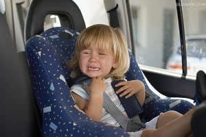 宝宝一座上儿童安全座椅就哭闹怎么办?