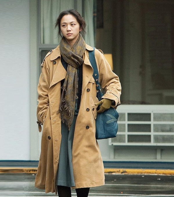 她大概是世界上最会穿风衣的女人
