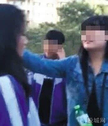 105中学女生被打遭扇耳光脚踹校园暴力何时休