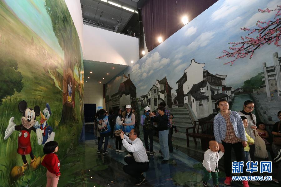 上海浦东开发开放主题展开幕 对市民免费开放