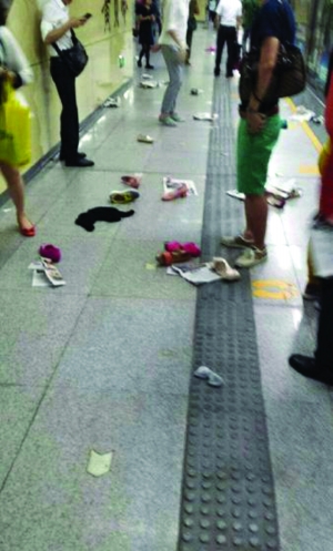 深圳地铁乘客晕倒引恐慌 人群踩踏致12人受伤
