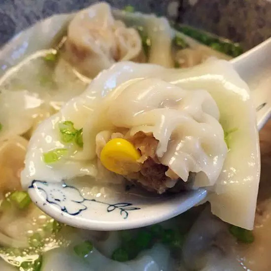 【美食控】鲜肉虾仁玉米馄饨的包法