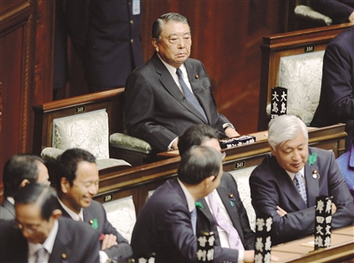 日本国会众议院21下午举行全体会议,批准众议院议长町村信孝的辞呈