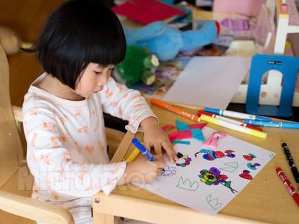 日本教育家:这才是正确的教1-9岁孩子画画的方