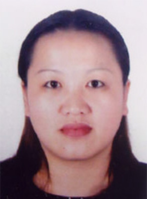 顾震芳，原上海海事局吴泾海事处出纳，2000年10月外逃，可能逃往泰国。涉嫌罪名：贪污。