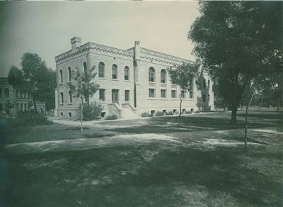 1895年,异址扩建,先后更名为协和书院和华北协和大学,1900年迁
