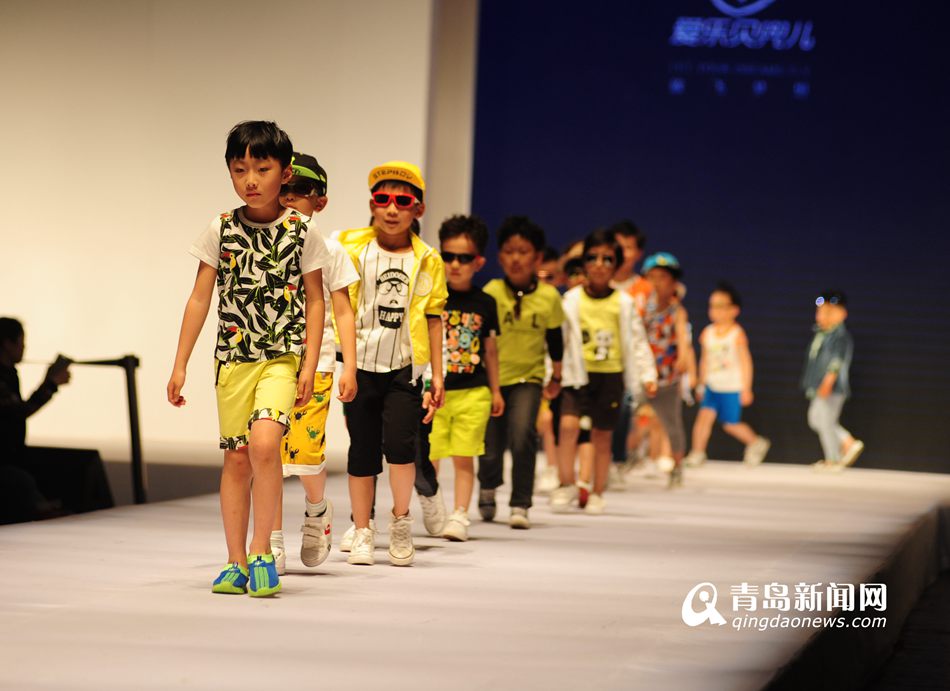 儿带来了2015时尚童装发布会,新品发布会现场,小模特们轮番上台走秀