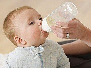 给宝宝用奶瓶喝水?错