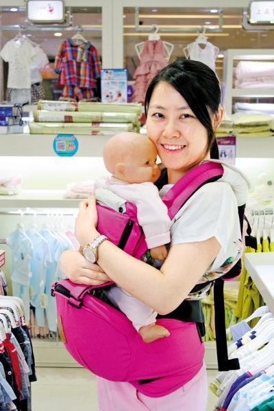 如何安全正确的使用婴儿背带?