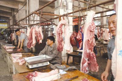 威远农贸市场猪肉摊位十分冷清.