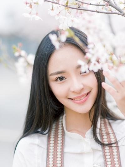 武汉大学成女神聚集地 新校花李莎旻子完爆黄灿灿