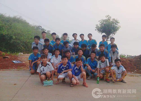 安化马路镇中学:追梦少年用汗水谱写"足球梦"