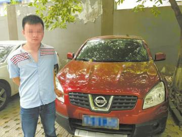 驾车冲关撞翻协警的李老师。