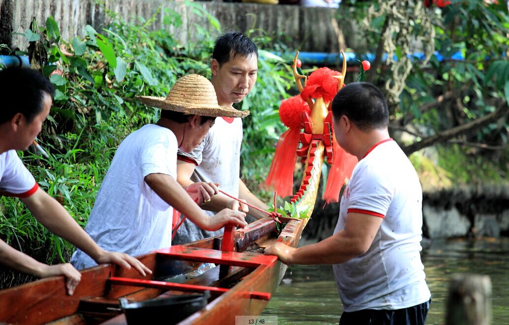 泮塘提前起龙船 邀民一起扒龙舟(组图)